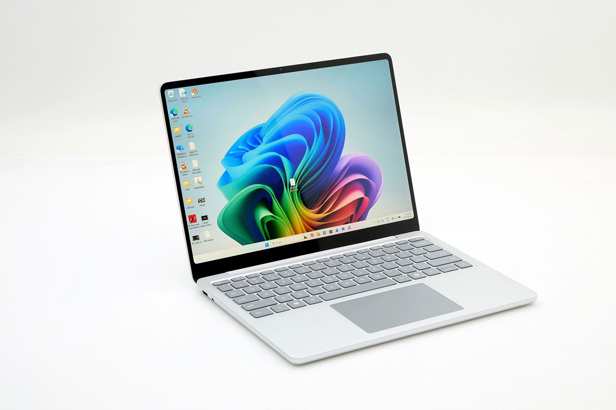 Microsoft Surface Laptop 13-inch 1st Edition with Snapdragon (2095 